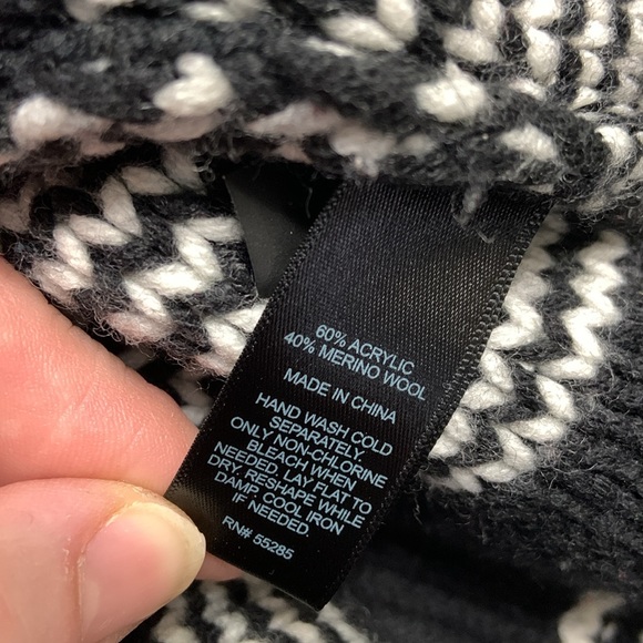 Express Sweater Shrug - Picture 4 of 7